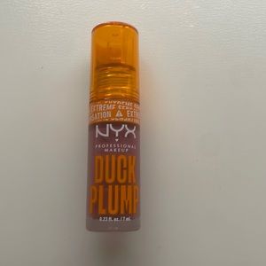 NYX Duck Plump Lip gloss- Lilac on Lock